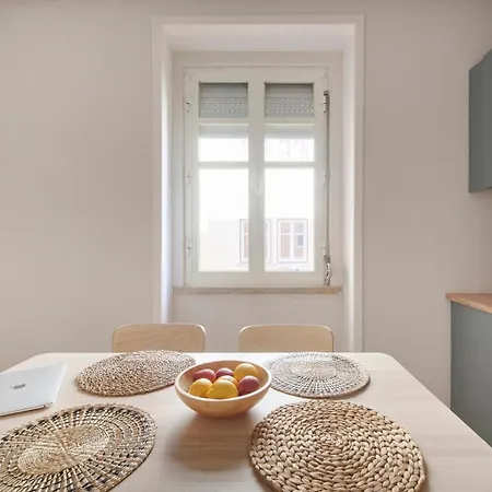 Premium Steps From Avenida Da Liberdade Lissabon