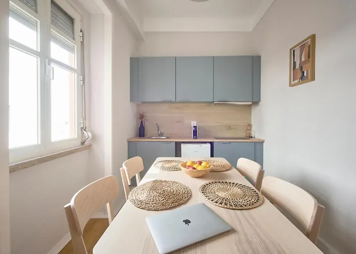 Premium Steps From Avenida Da Liberdade Lissabon