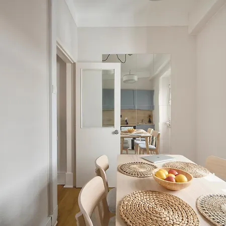 Premium Steps From Avenida Da Liberdade 리스본